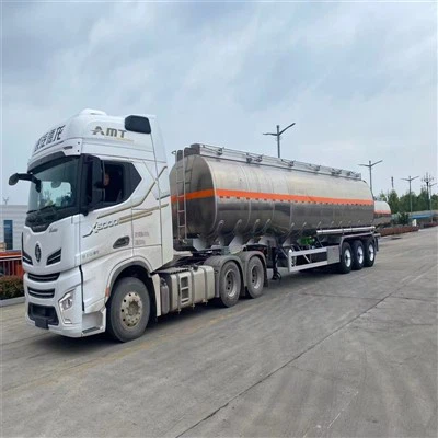 Poluprikolica sa cisterom za naftu